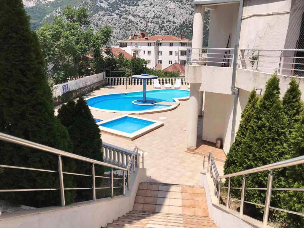 Roman Garden Apartment Risan Exteriér fotografie