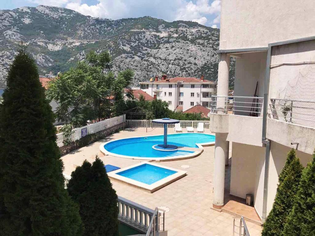 Roman Garden Apartment Risan Exteriér fotografie